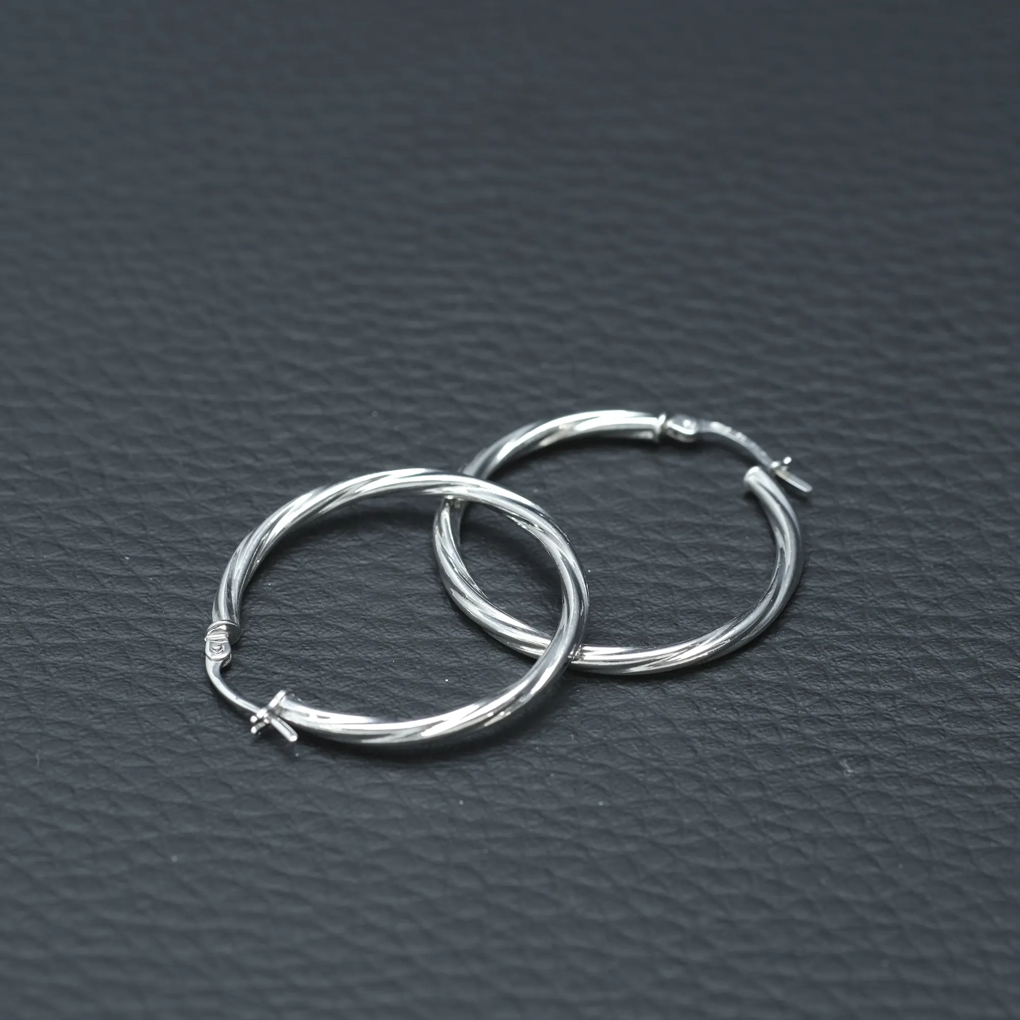 9ct White Gold Twist Hoop Earrings - Image 2