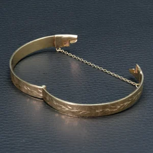 9ct Yellow Gold Textured Leaf Bangle