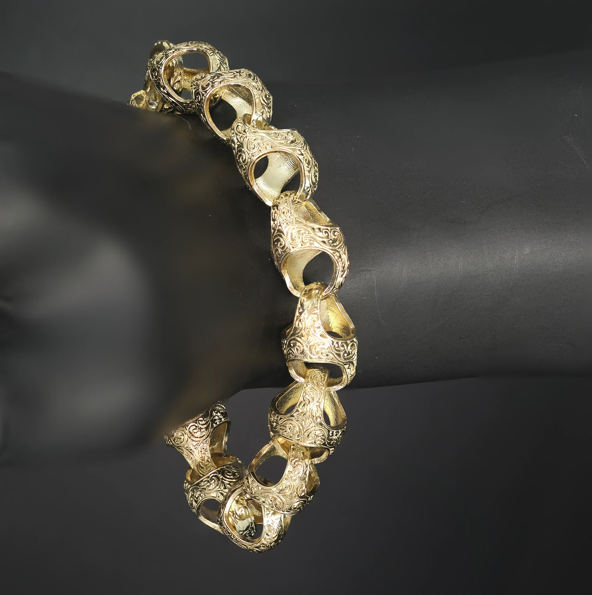 9ct Yellow Gold Acorn Bracelet 9.5" 14mm - Image 3