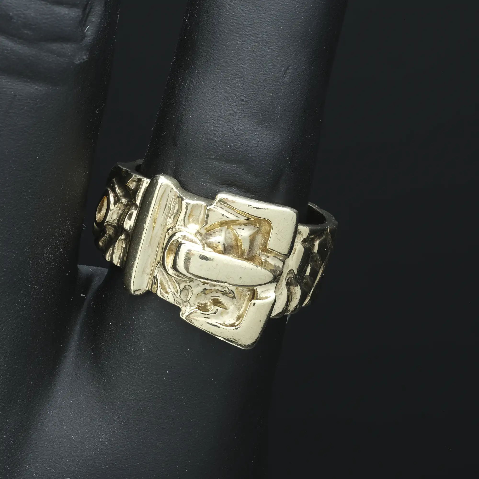 9ct Yellow Gold Buckle Ring - Image 2