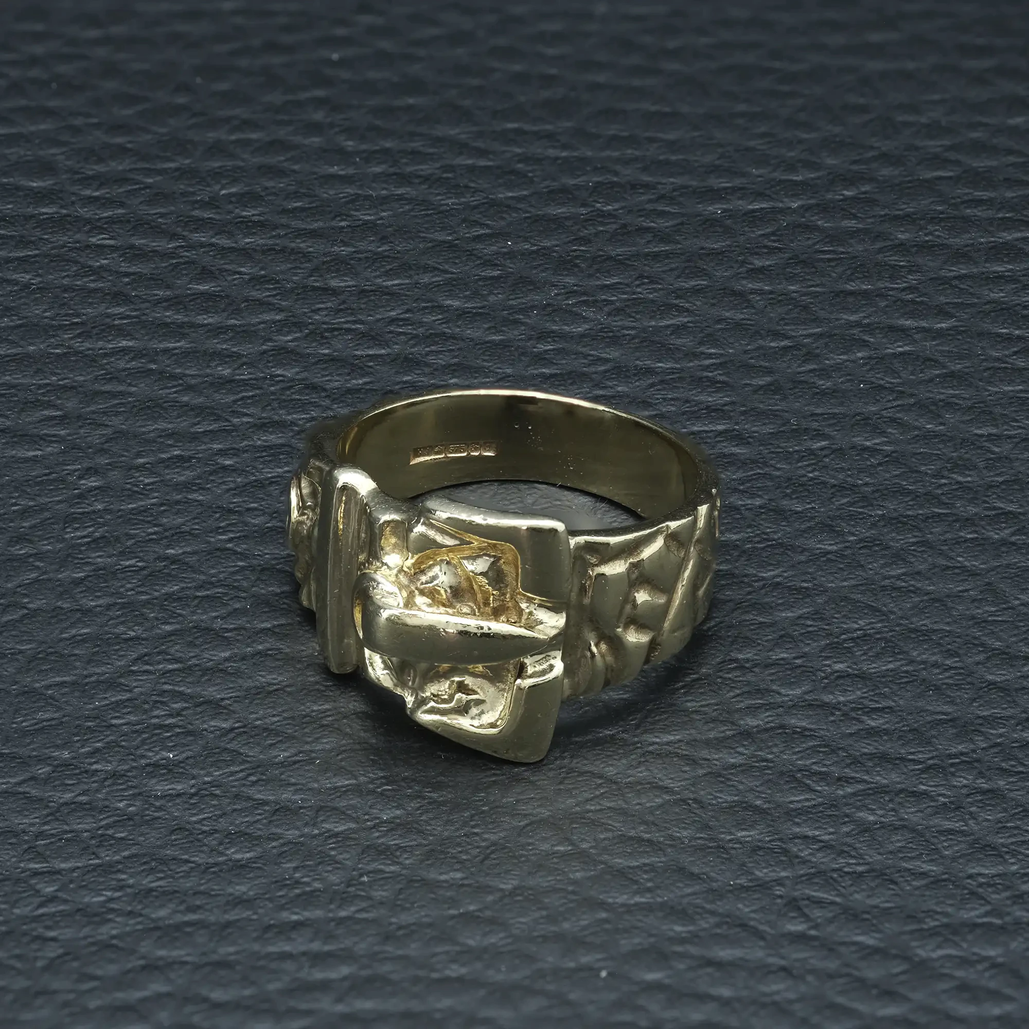 9ct Yellow Gold Buckle Ring - Image 3