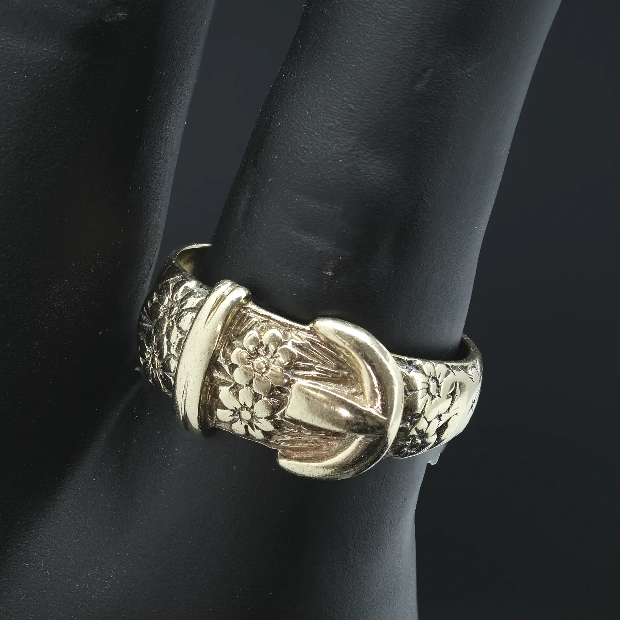9ct Yellow Gold Buckle Ring - Image 2