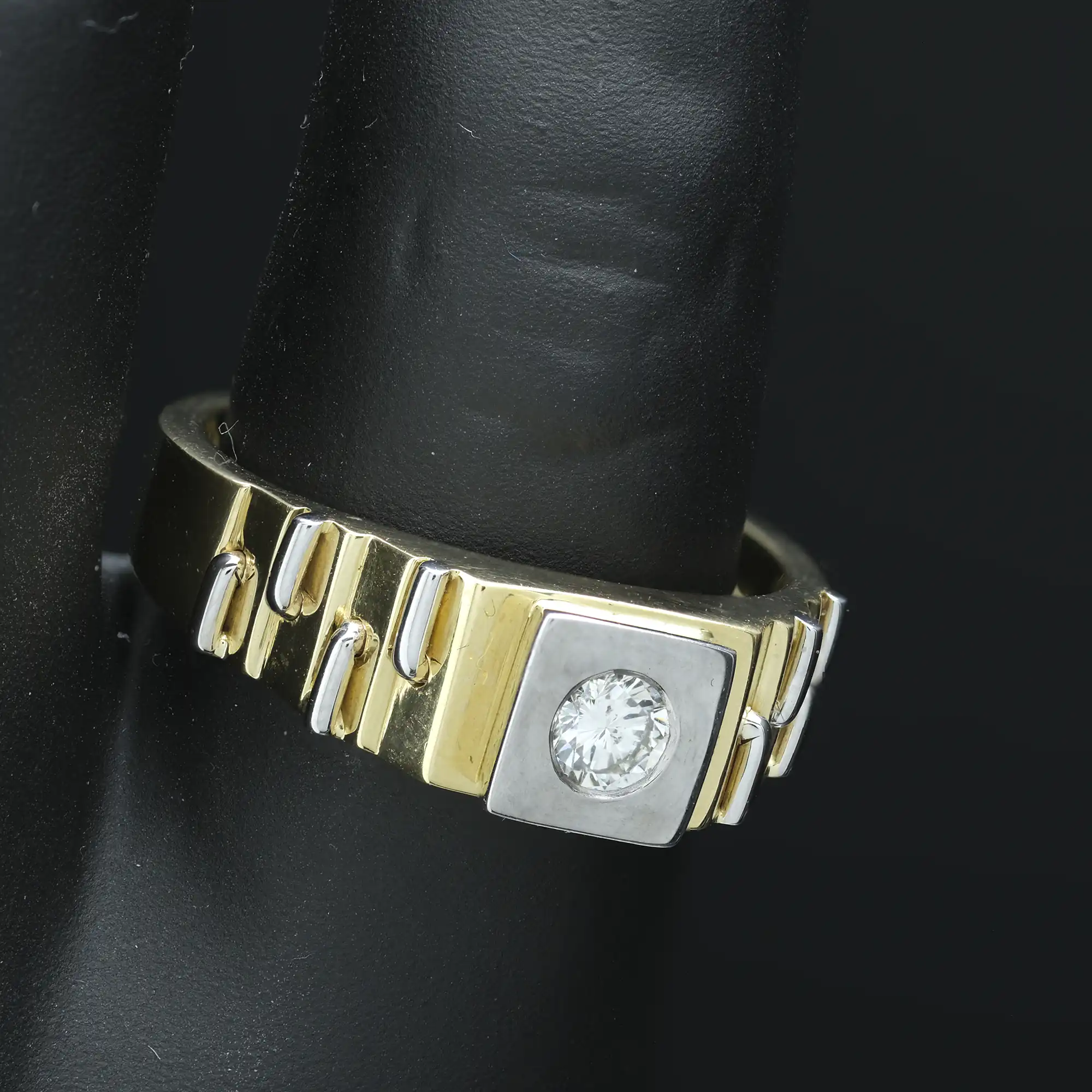 18ct Yellow Gold 0.20ct Diamond Watch Strap Ring - Image 2