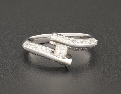 18ct White Gold 0.20ct Diamond Crossover Ring