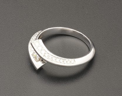 18ct White Gold 0.20ct Diamond Crossover Ring