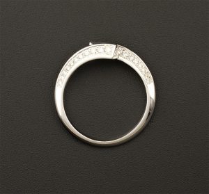 18ct White Gold 0.20ct Diamond Crossover Ring