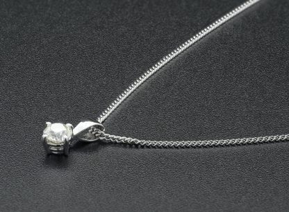 18ct Single Stone Diamond Pendant & 9ct Chain