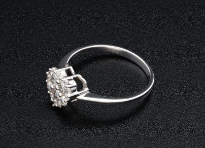 18ct White Gold 0.35ct Diamond Heart Cluster Ring