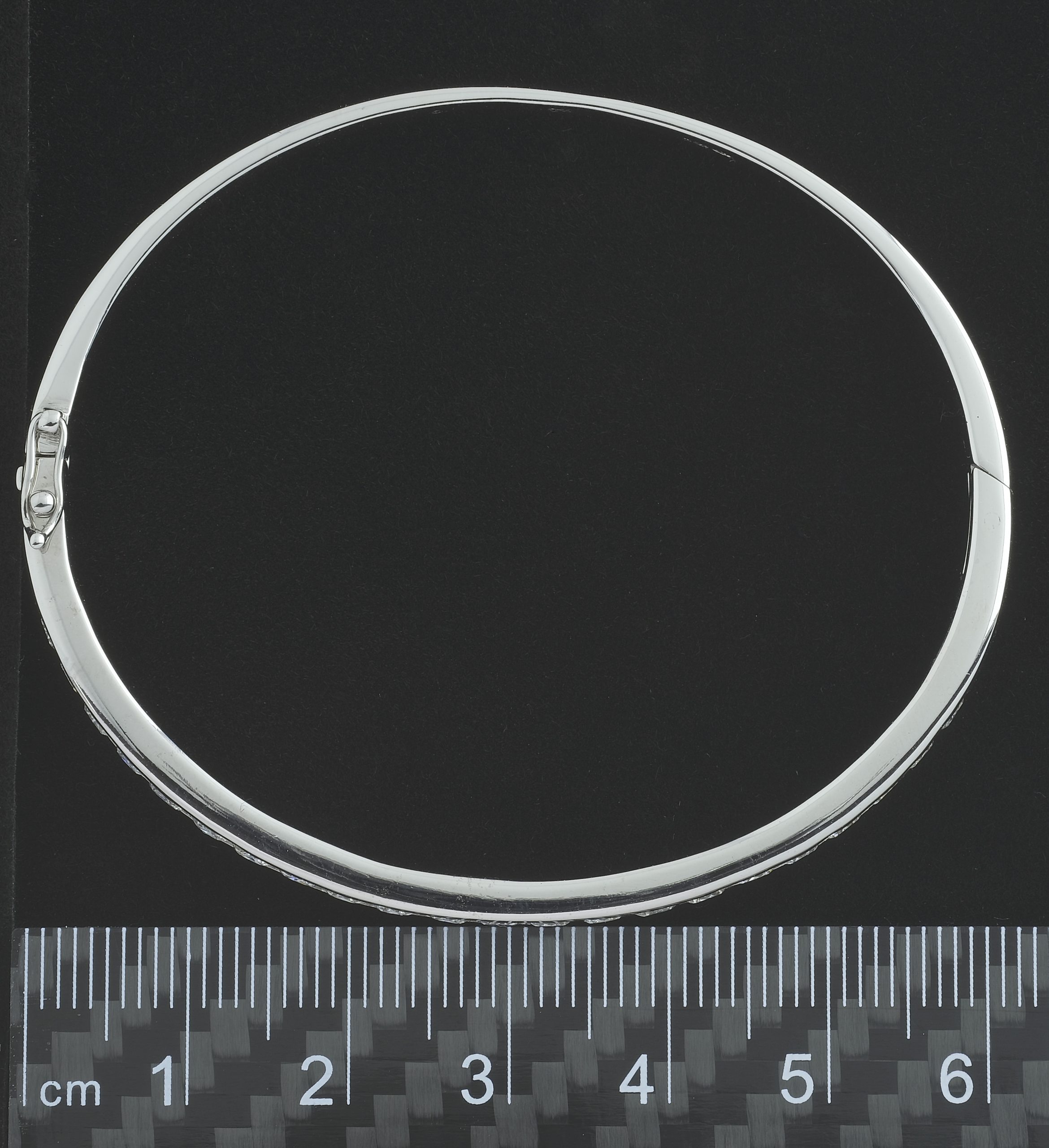 18ct White Gold 2.42ct Diamond Hinge Bangle - Image 3
