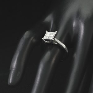 18ct White Gold 1.00ct Princess Cut Diamond Cluster Ring