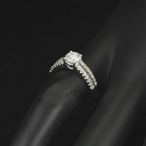 18ct White Gold 0.65ct Diamond Split Shoulder Ring
