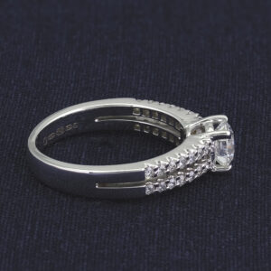 18ct White Gold 0.65ct Diamond Split Shoulder Ring