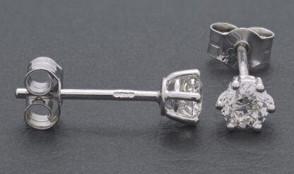 18ct White Gold 0.30ct Diamond Stud Earrings - Image 3