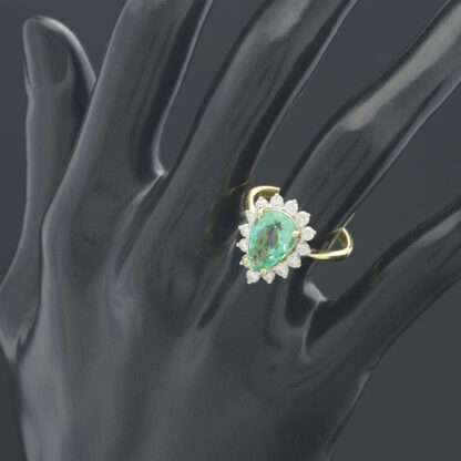 18ct Yellow Gold 0.62ct Diamond And Emerald Pear Halo Ring - Image 4