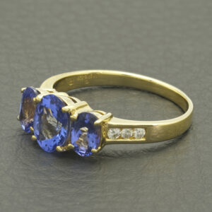 18ct Yellow Gold 0.09ct Diamond And 2.05ct Tanzanite 3 Stone Ring