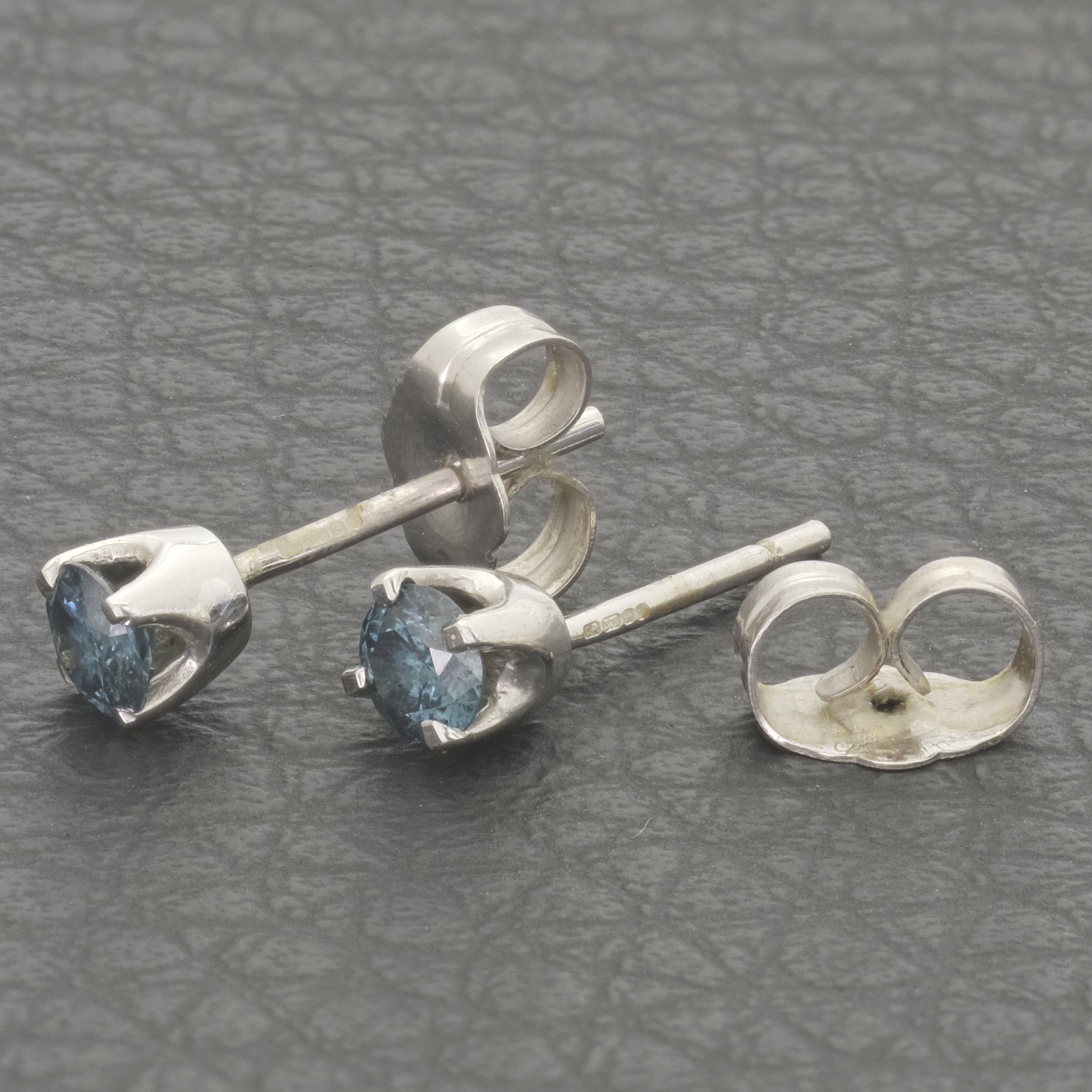 9ct White Gold 0.33ct Blue Diamond Stud Earrings - Image 3