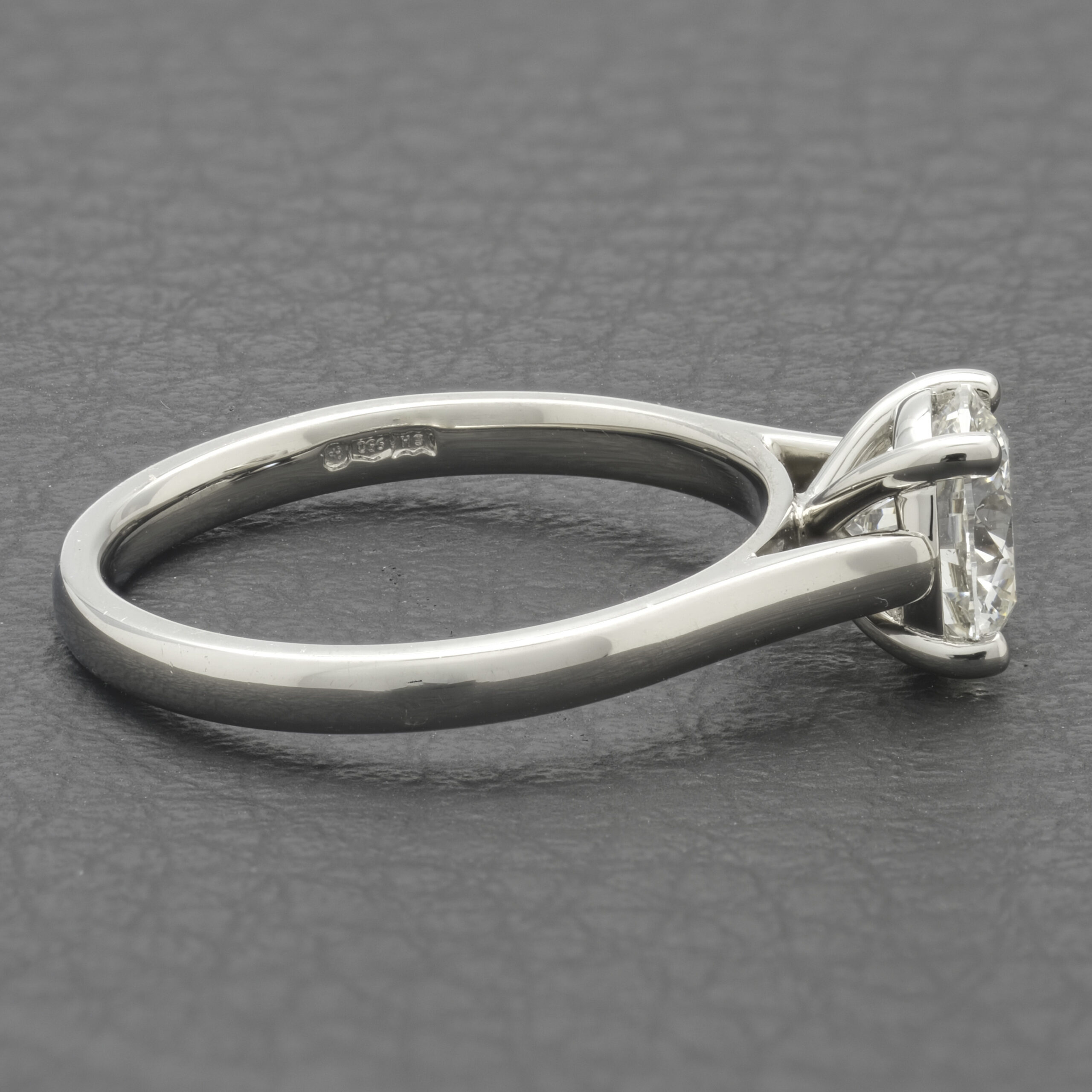 Platinum 1.28ct Diamond 4 Claw Ring - Image 3