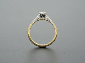 18ct Yellow & white gold 0.20ct diamond solitaire ring