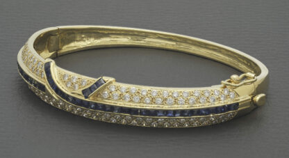 18ct Yellow Gold 1.18ct Diamond & Sapphire Bangle - Image 4