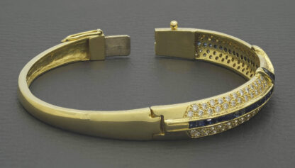 18ct Yellow Gold 1.18ct Diamond & Sapphire Bangle - Image 3