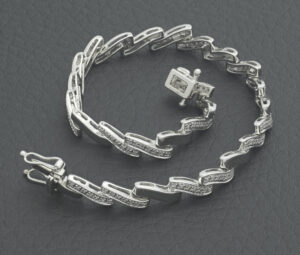 18ct White Gold 0.10ct Diamond Zig-Zag Bracelet 7&#8243; 2mm