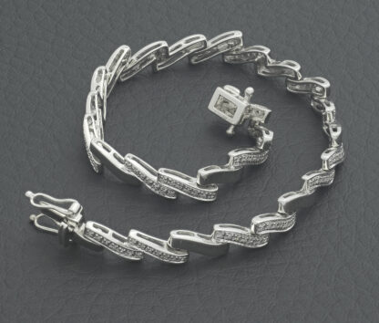 18ct White Gold 0.10ct Diamond Zig-Zag Bracelet 7" 2mm - Image 4