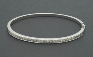 18ct White Gold 1.00ct Diamond Bangle