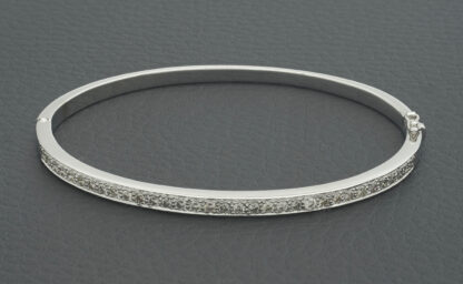 18ct White Gold 1.00ct Diamond Bangle - Image 4