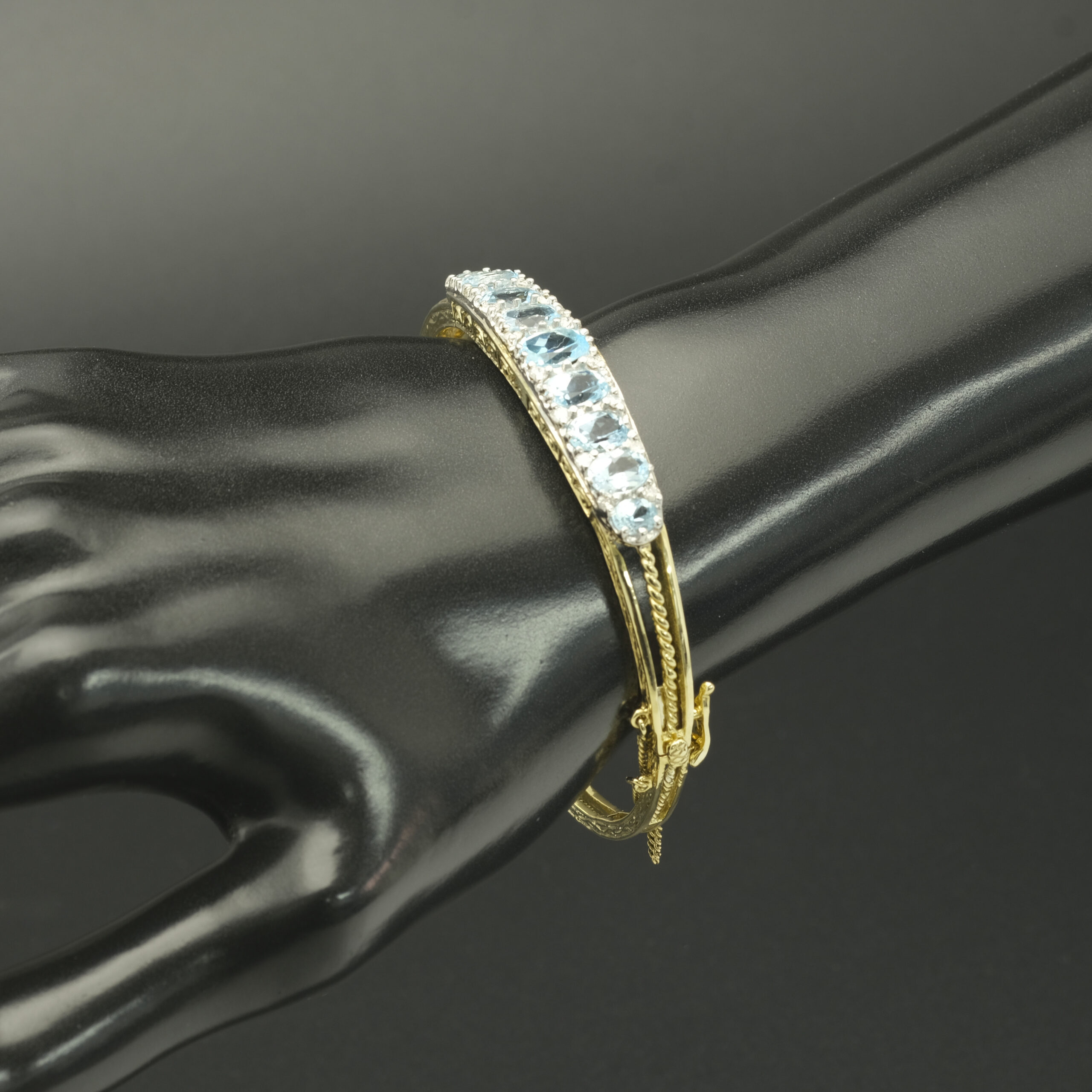 9ct Yellow Gold 0.50ct Diamond & Aquamarine Bangle - Image 4