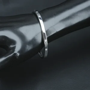 18ct White Gold 0.20ct Diamond 7 Stone Bangle
