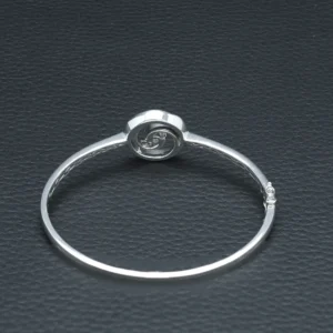 18ct White Gold 0.85ct Diamond Fancy Bangle