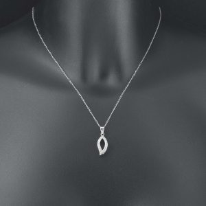 18ct White Gold 0.10ct Diamond Pendant & Chain Set 18″