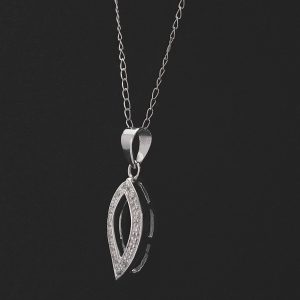 18ct White Gold 0.10ct Diamond Pendant & Chain Set 18″