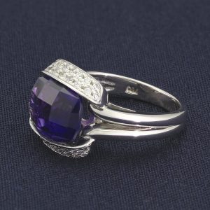 18ct White Gold Amethyst &#038; Diamond Ring