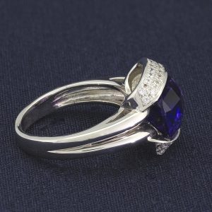 18ct White Gold Amethyst &#038; Diamond Ring