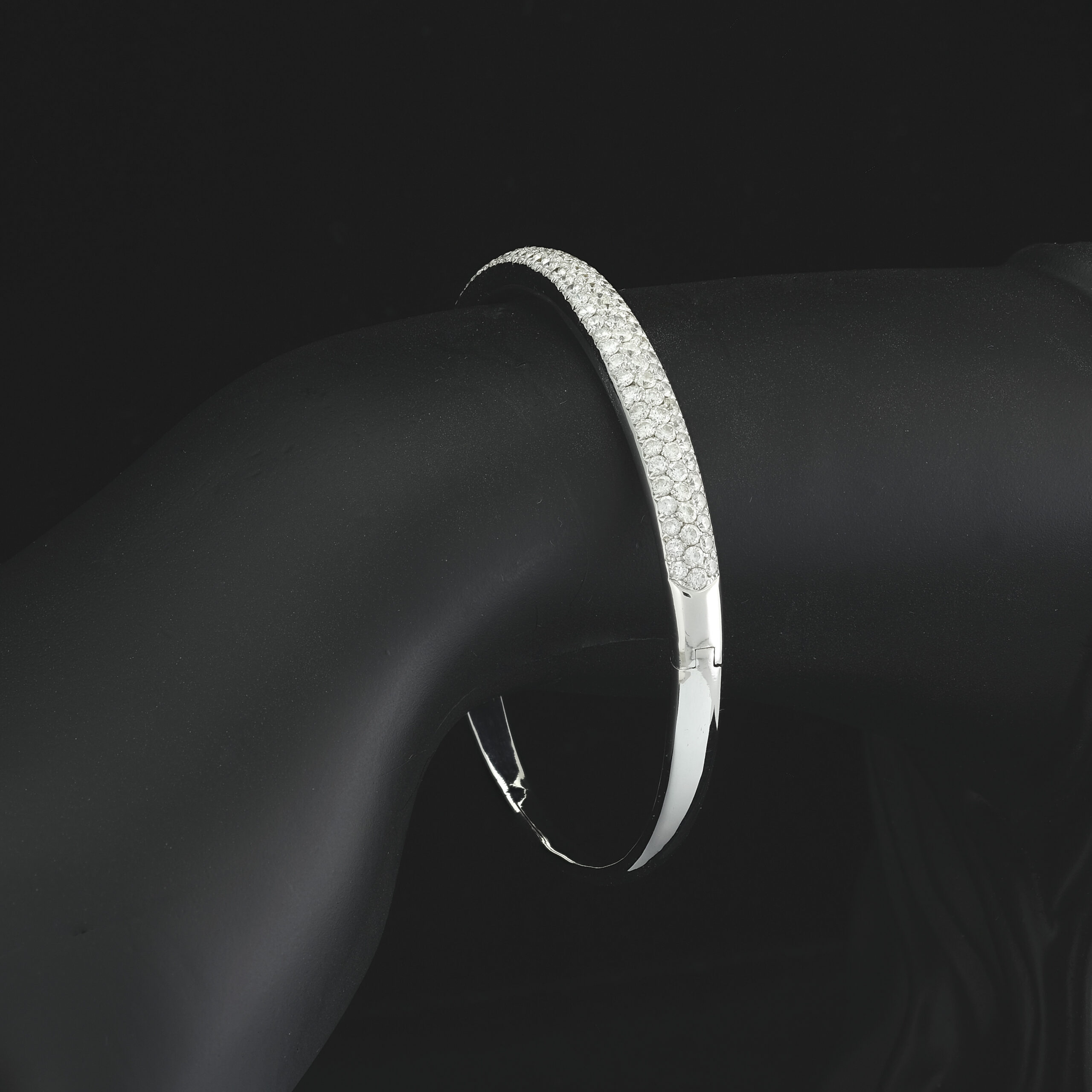 18ct White Gold 3.26 Diamond Pave Bangle - Image 2