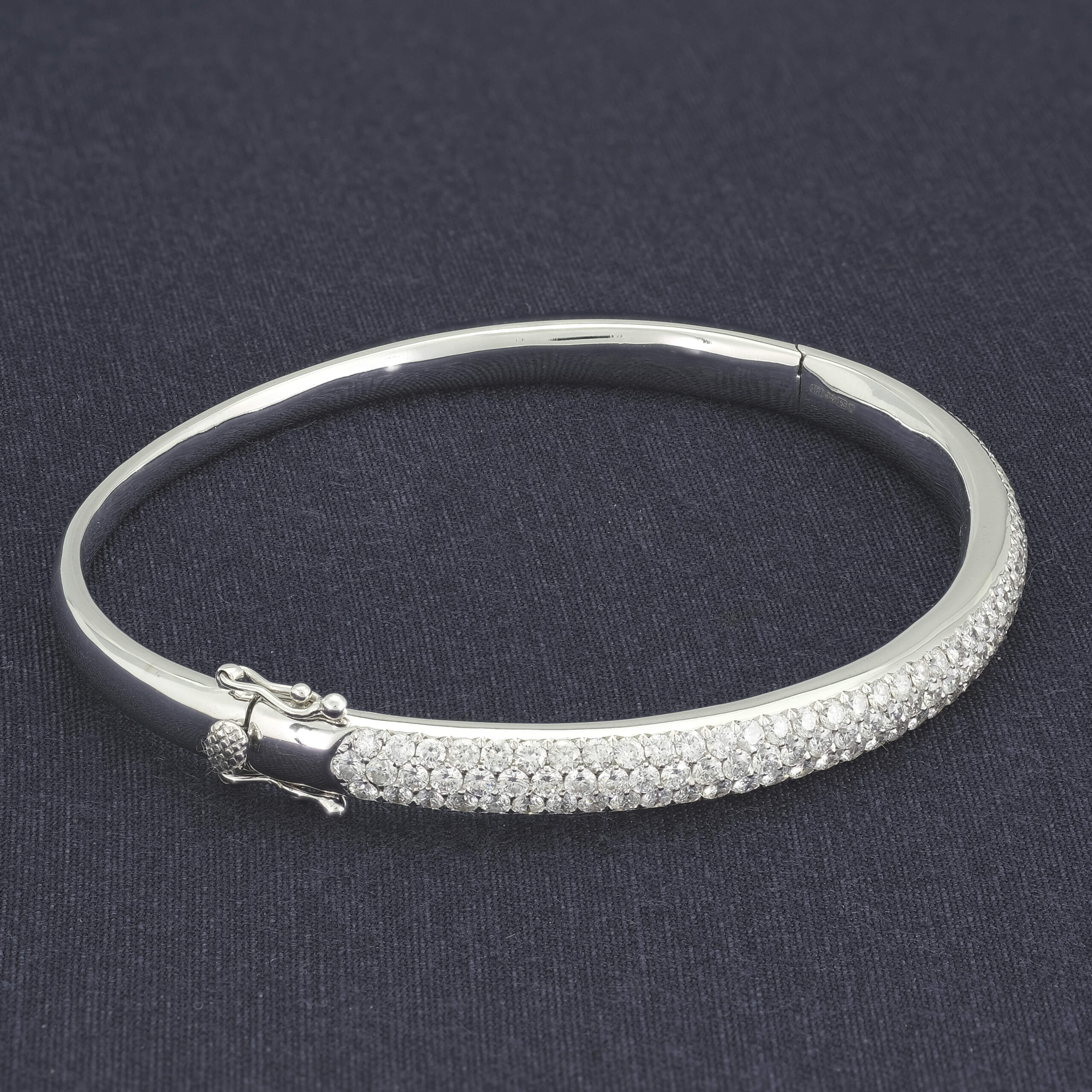 18ct White Gold 3.26 Diamond Pave Bangle - Image 3