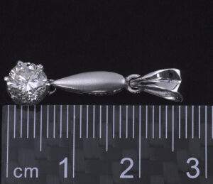 18ct White Gold 0.90ct Round Diamond Solitaire Necklace 16″