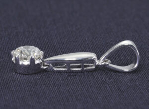 18ct White Gold 0.90ct Round Diamond Solitaire Necklace 16″