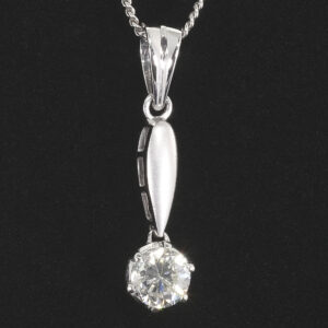 18ct White Gold 0.90ct Round Diamond Solitaire Necklace 16″