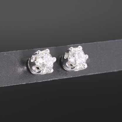 18ct White Gold 1.00ct Diamond Solitaire Stud Earrings - Image 2