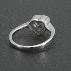 18ct White Gold 0.10ct Diamond Heart Ring