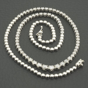 18ct White Gold 2.70ct Graduated Diamond Tennis Necklace
