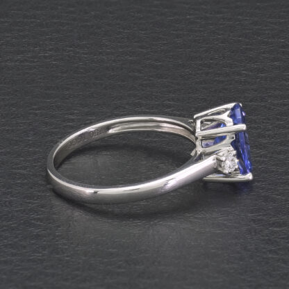 18ct White Gold 1.50ct Oval Tanzanite 0.05ct Diamond Trilogy Ring - Image 2