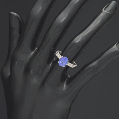 14ct White Gold 2.20ct Sapphire 0.05ct Diamond Ring - Image 2