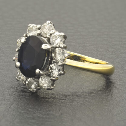 18ct Yellow Gold Sapphire And Diamond Cluster Ring - Image 3