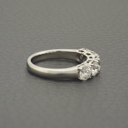 18ct White Gold 1.70ct Diamond 5 Stone Ring - Image 4