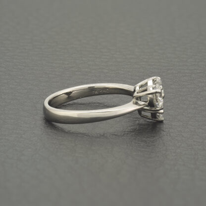 18ct White Gold 1.07ct Diamond 3 Stone Heart Ring - Image 4