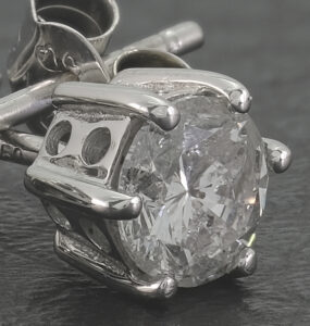 18ct White Gold 1.00ct Diamond Solitaire Stud Earrings