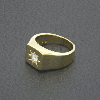 18ct Yellow Gold 0.45ct Diamond Star Set Signet Ring - Image 3